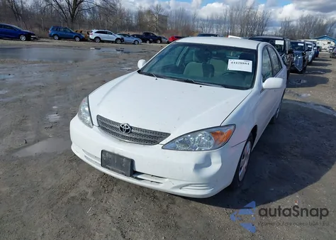 2004 Toyota Camry Le z USA, uszkodzony, nr VIN 4T1BE32K24U351139